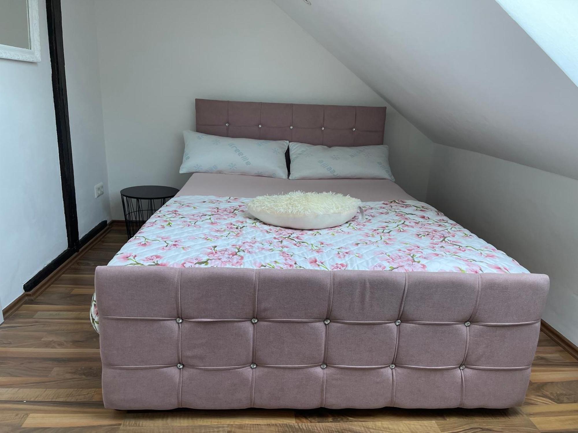 Appartement Geraeumige 3-zimmer-ferienwohnung Im Herzen Von Kassel