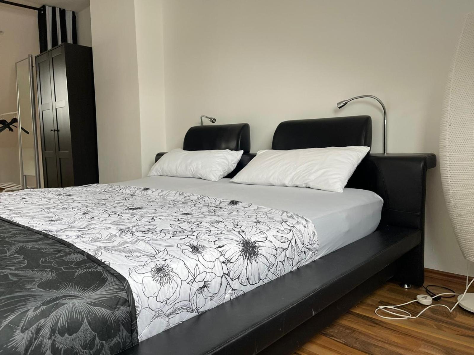 Geraeumige 3-zimmer-ferienwohnung Im Herzen Von Appartement