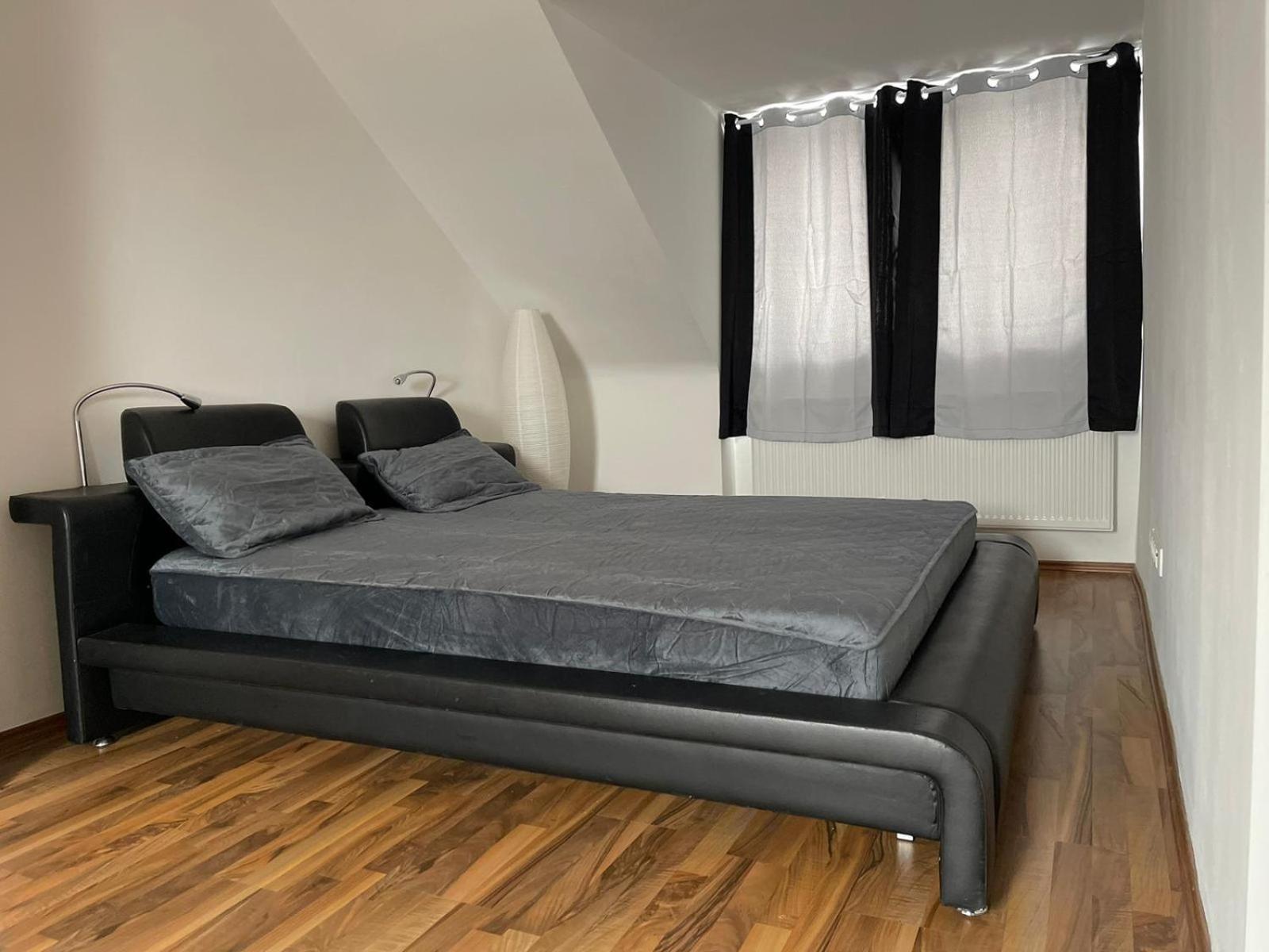 Appartement Geraeumige 3-zimmer-ferienwohnung Im Herzen Von Kassel