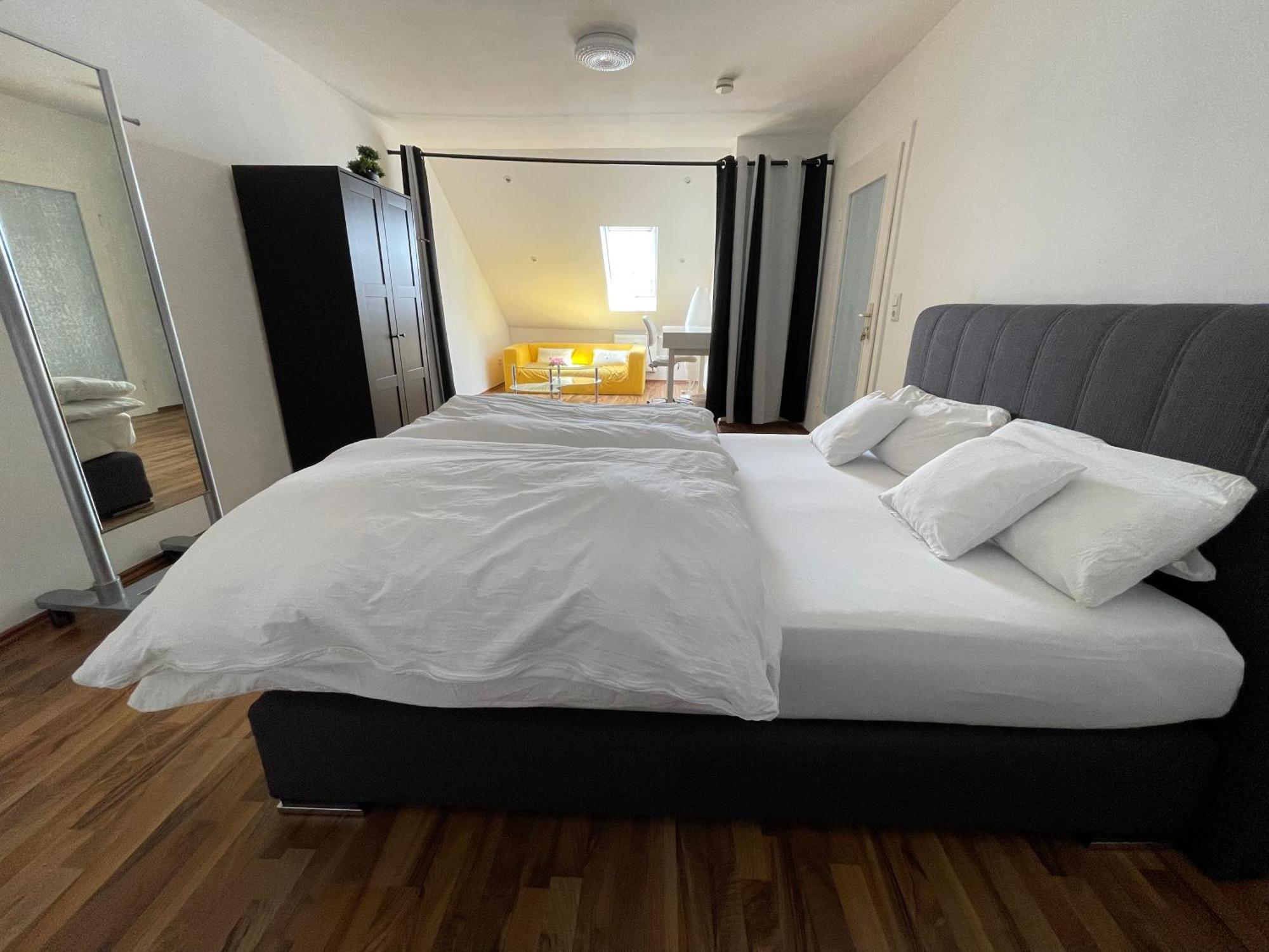 Geraeumige 3-zimmer-ferienwohnung Im Herzen Von Appartement Kassel